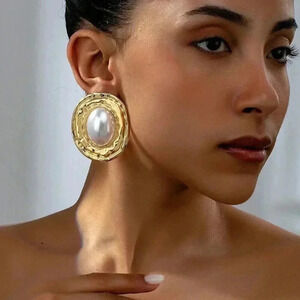 Yellow Gold Women's Geometric Texture Oval Pearl Inlay Pendant Vintage Earrings